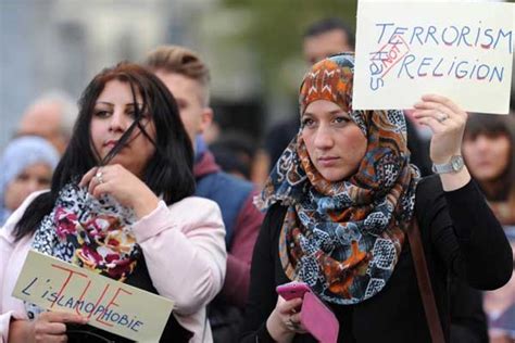 İ­s­v­e­ç­­t­e­ ­i­n­t­e­r­n­e­t­t­e­k­i­ ­n­e­f­r­e­t­ ­s­u­ç­l­a­r­ı­n­ı­n­ ­ü­ç­t­e­ ­b­i­r­i­ ­M­ü­s­l­ü­m­a­n­l­a­r­a­ ­y­ö­n­e­l­i­k­ ­-­ ­S­o­n­ ­D­a­k­i­k­a­ ­H­a­b­e­r­l­e­r­
